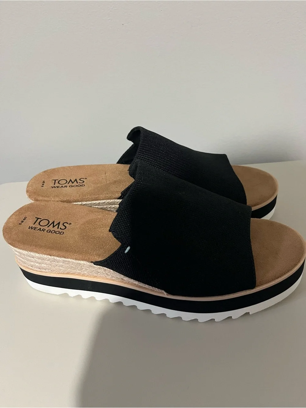 Tom’s Women’s Black Slide Platform Sandals – Comfortable Casual Slip-Ons